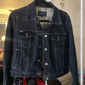 Cropped authentic Burberry jacket. Worn a couple times.